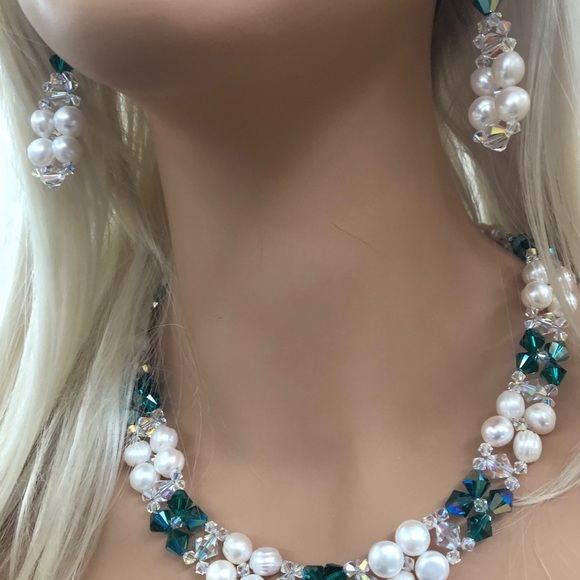 NWT Swarovski Pearl Crystal Necklace Set. - Picture 4 of 9